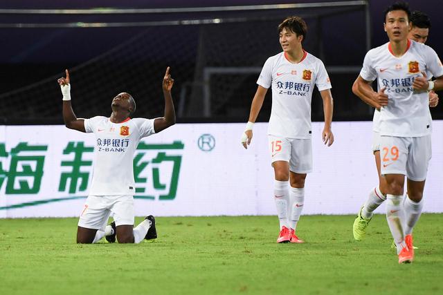 莱昂纳德与猛龙续约两年合同 后年薪总额达1.65亿